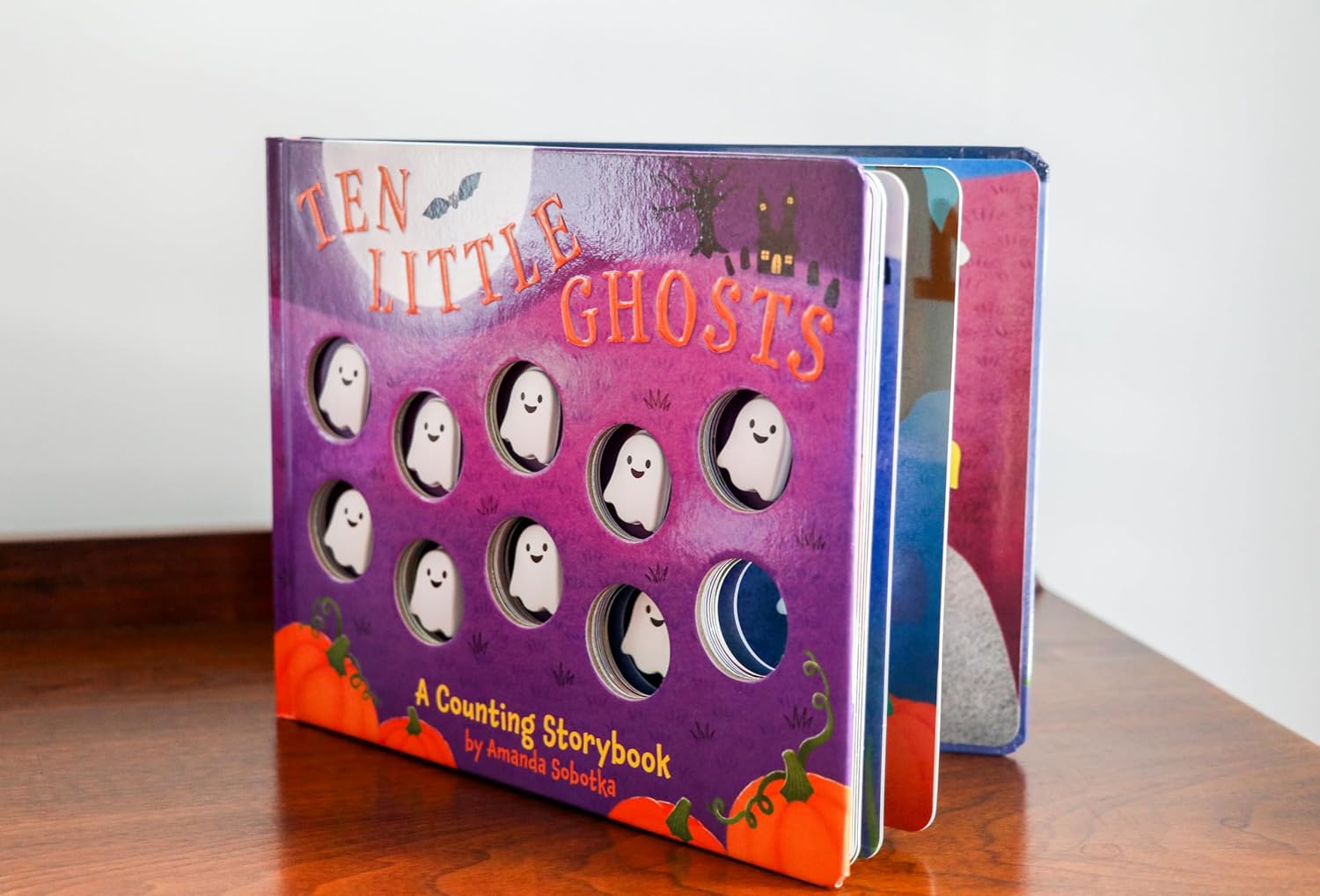 Ten Little Ghosts: A Magical Counting Storybook