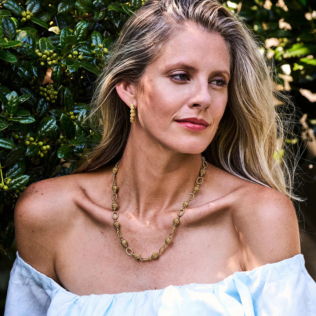 Capucine de Wulf | Berry Icon Small Gold Hoop Earrings