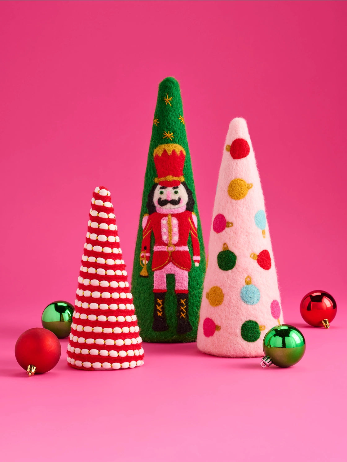 WOOL NUTCRACKER/ORNAMENTS HOLIDAY TREES