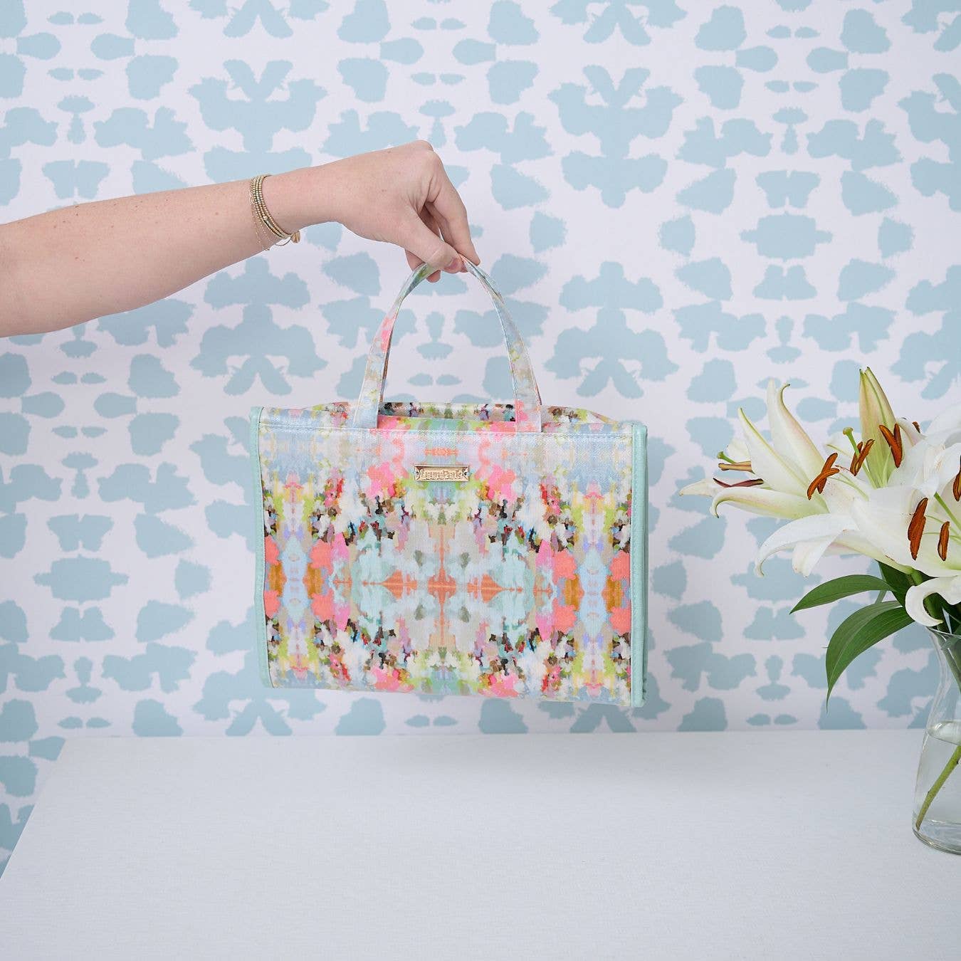 Brooks Avenue Hanging Travel Case