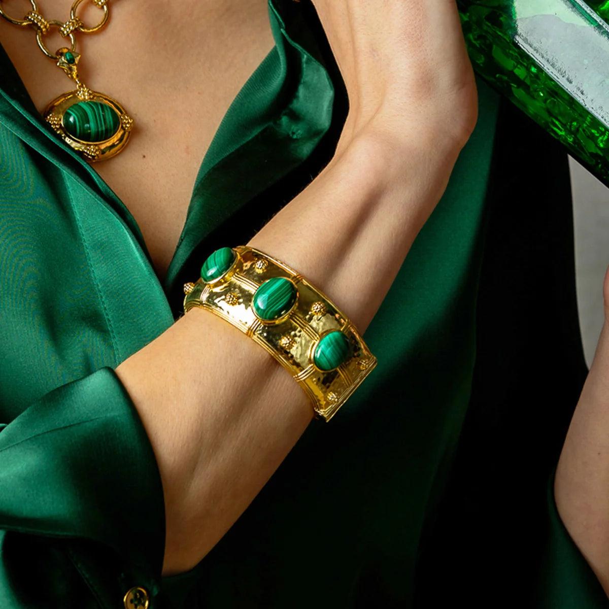 Cleopatra Grande Hinged Bangle - Malachite