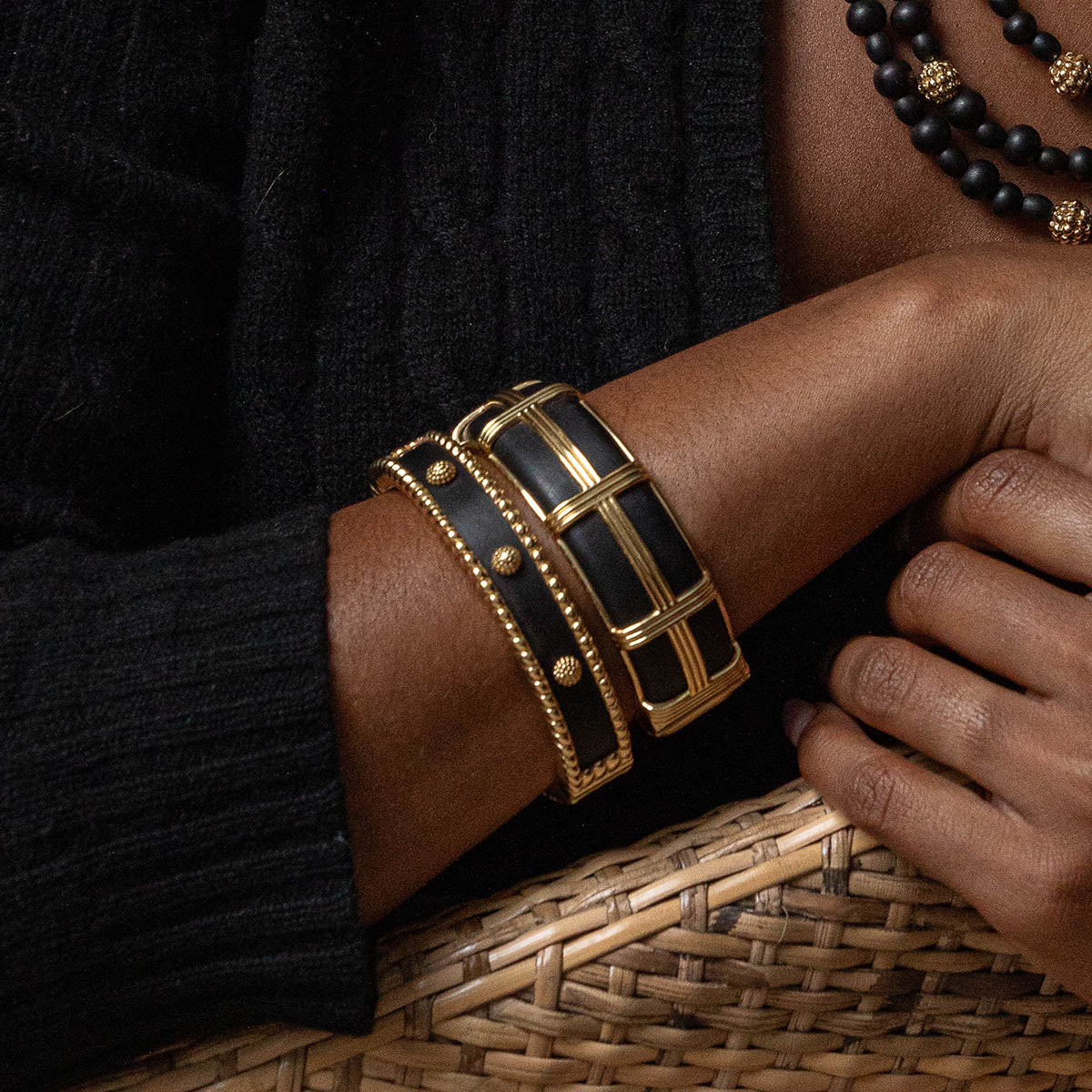 Gaia Hinged Bangle in Gold/Ebony