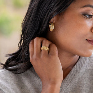 Capucine de Wulf| Berry Vine Small Gold Hoop Earrings