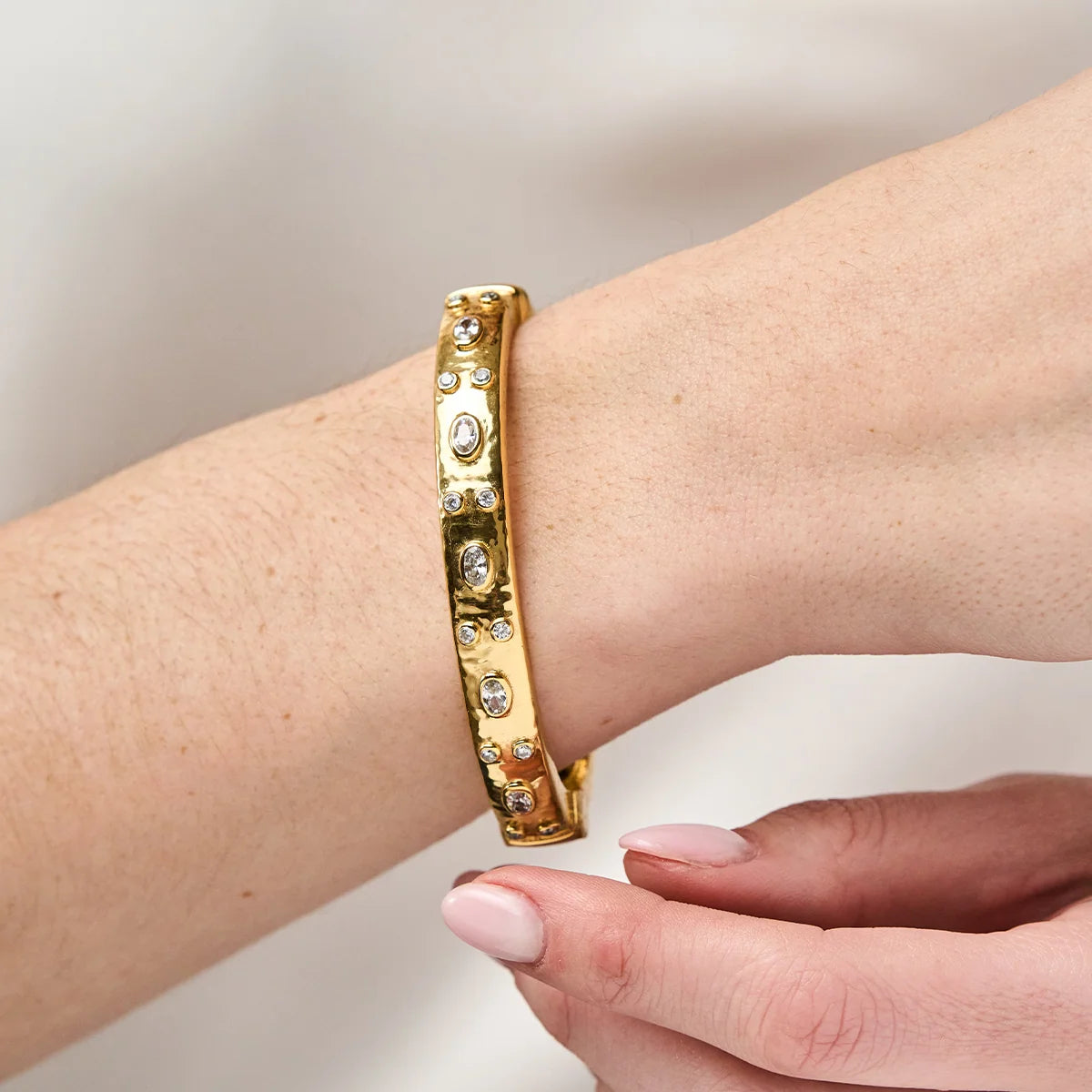 Maharani Hinged Bangle