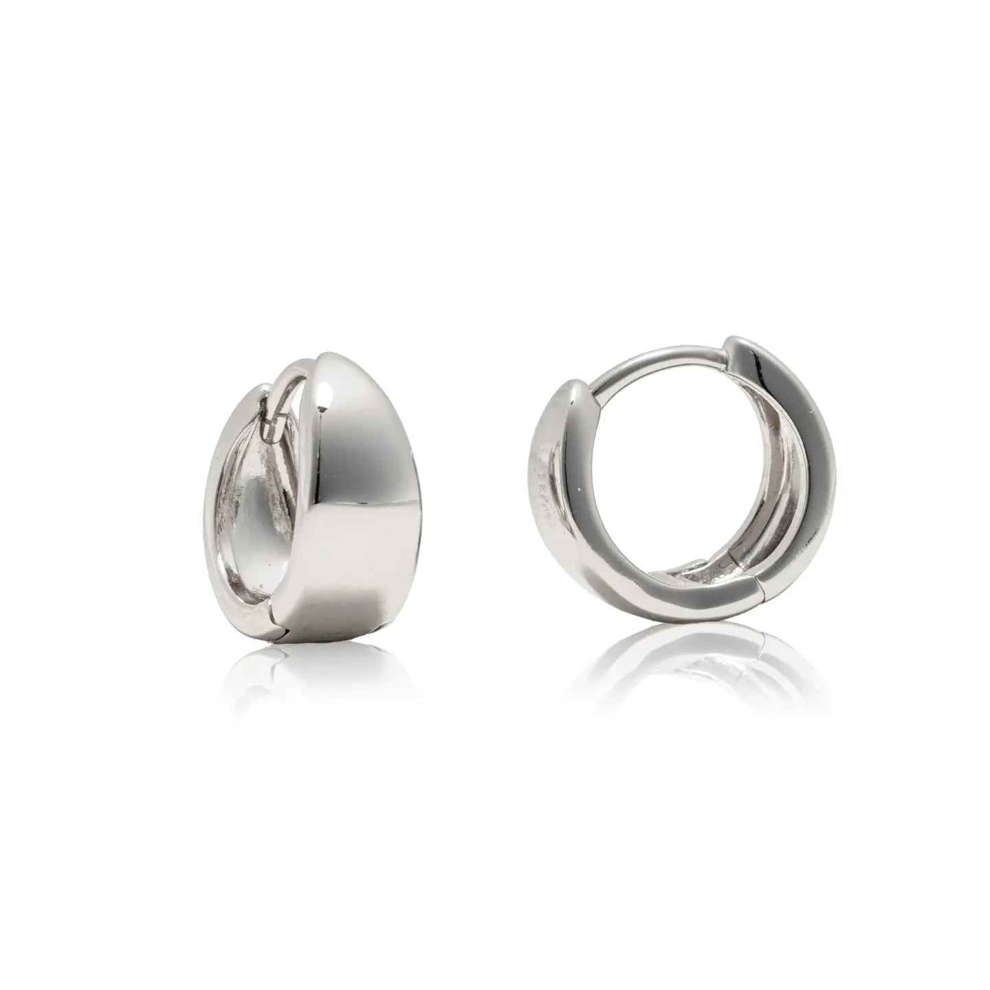 CAI | Dainty Silver Huggie Earrings