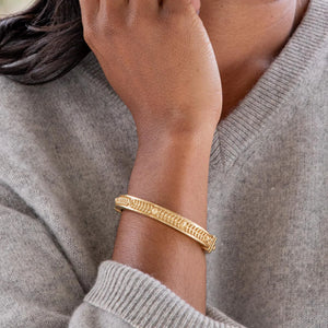 Capucine de Wulf| Berry Vine Gold Hinged Bangle