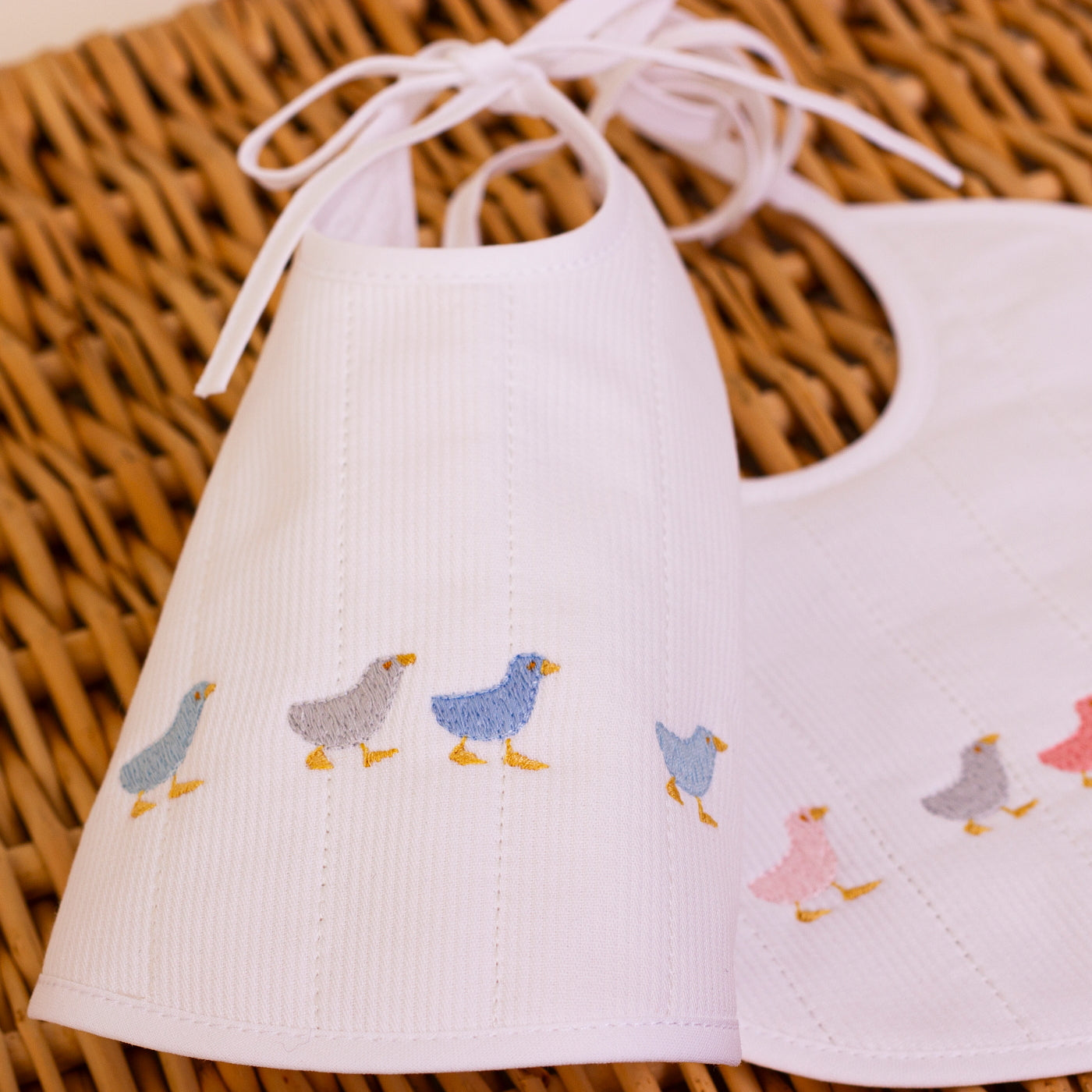 Teresa Alecrim | Baby Bib Round with ties