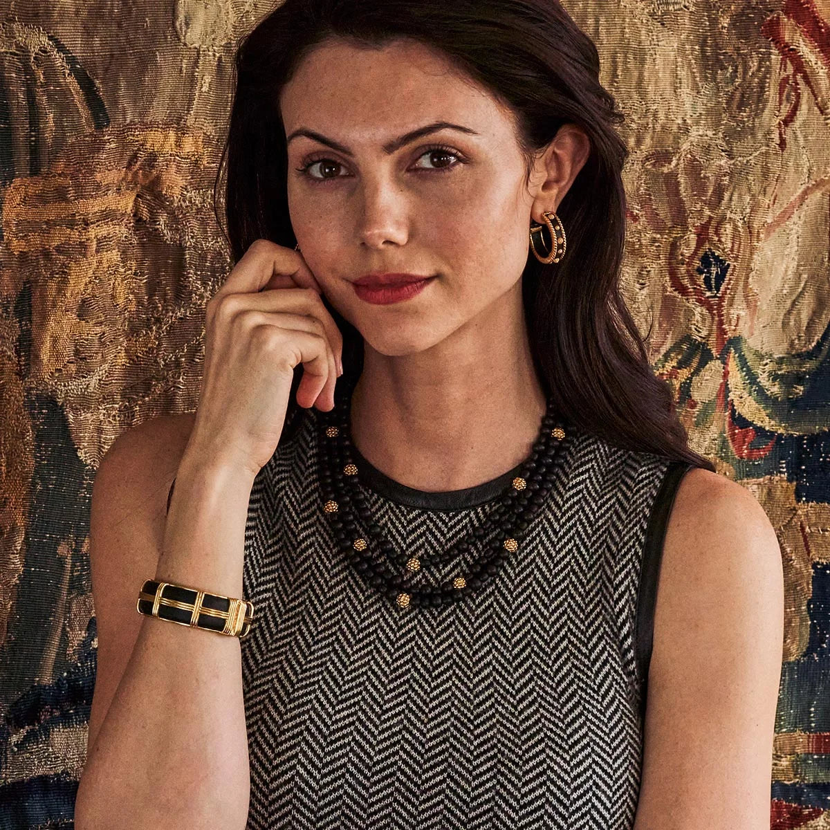 Gaia Hinged Bangle in Gold/Ebony