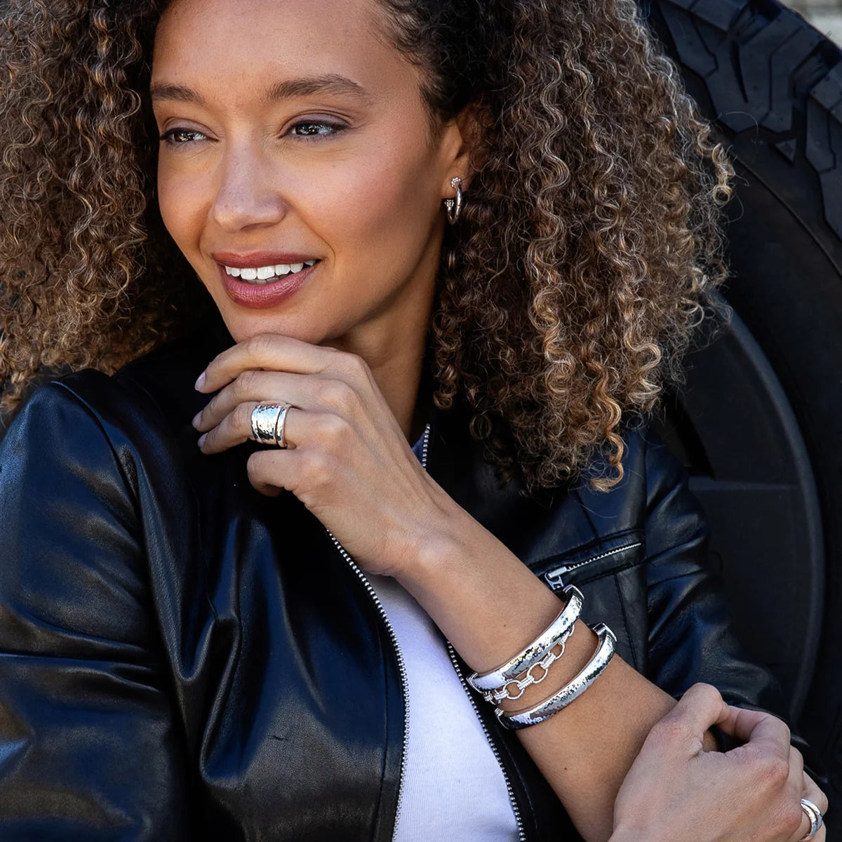 Cleopatra Oval Hinged Bangle - Silver
