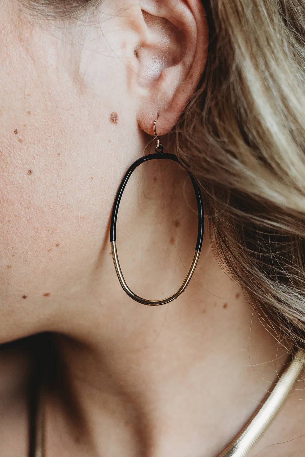 Leslie Curtis | Raven Earring