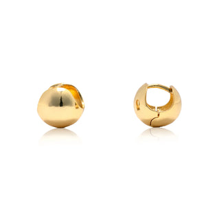 CAI | Dainty Gold Huggie Earrings