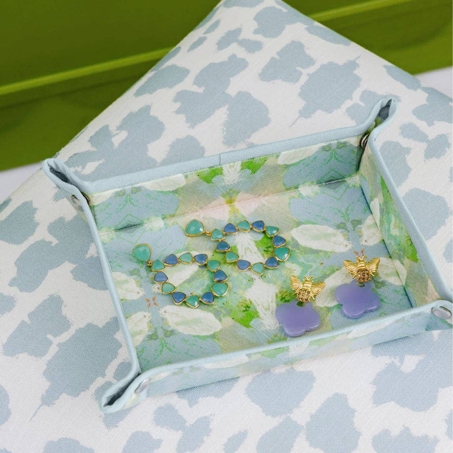 Laura Park | Elephant Falls Snap Tray