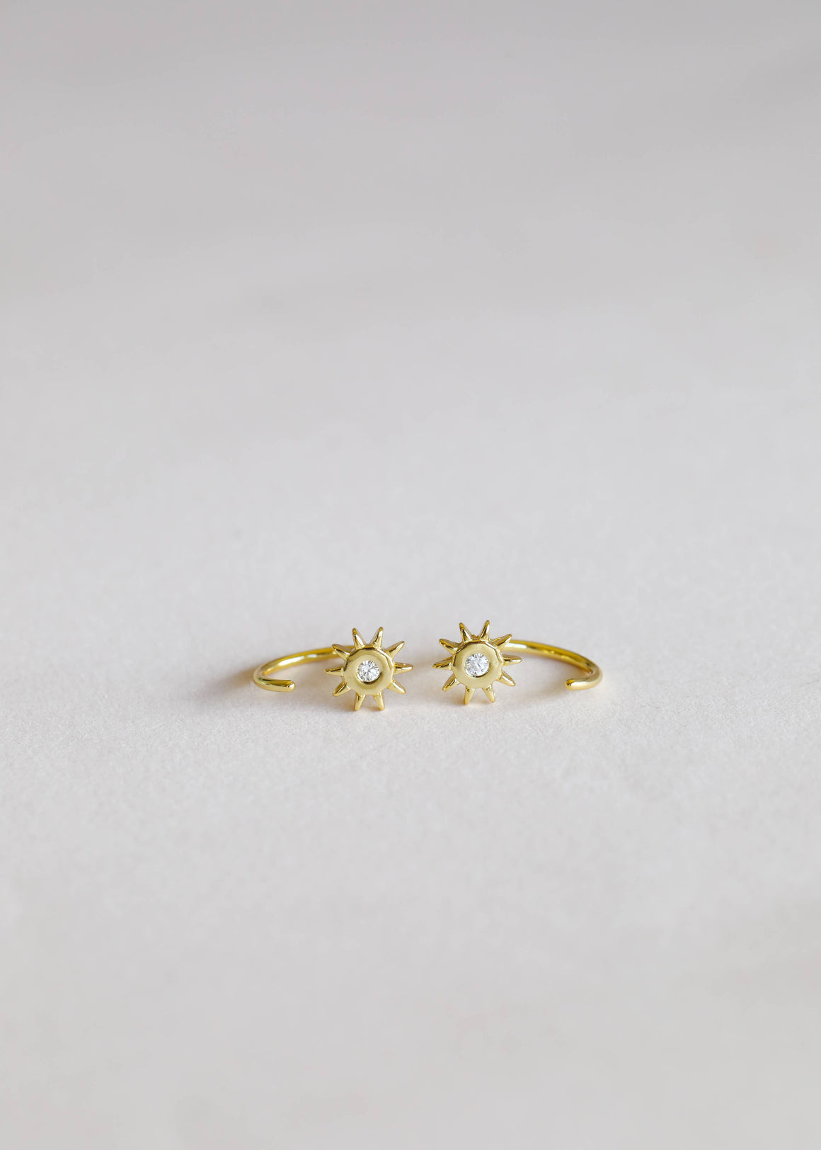 Icon Huggies - Sun - Gold Earrings