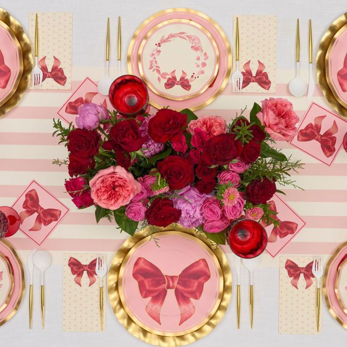 Sophistiplate | Pink Bows Christmas Wavy Dinner Plate