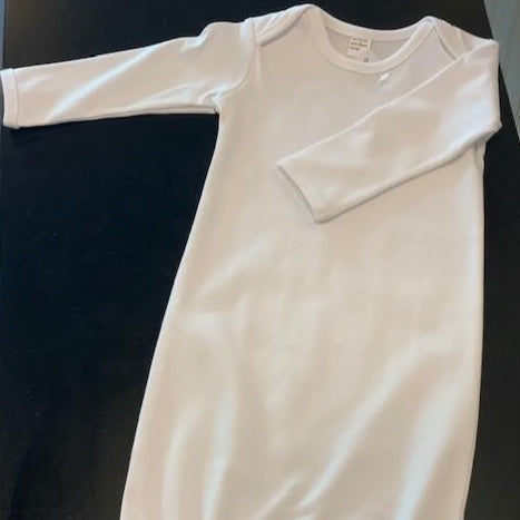 This gown is so buttery soft, stretchy and made with breathable fabric for baby’s delicate skin that you will want to keep them snuggled in it from the take home/coming home outfit to newborn photos to the everyday clothes that make life a little easier. 